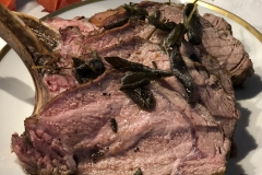 Kalbsrücken Karree mit Salbeibutter